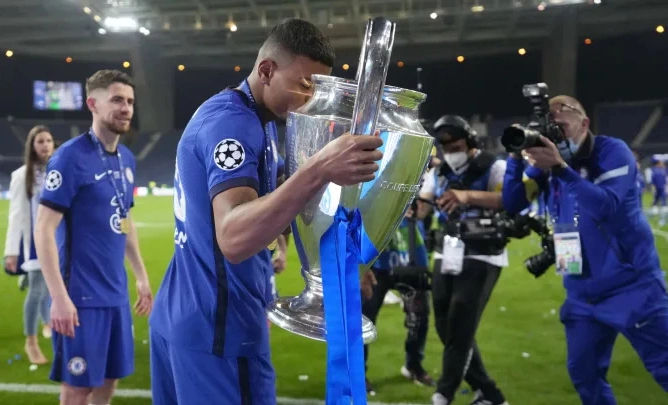 Nội dung cuộc gọi giữa Al-Khelaifi và Thiago Silva