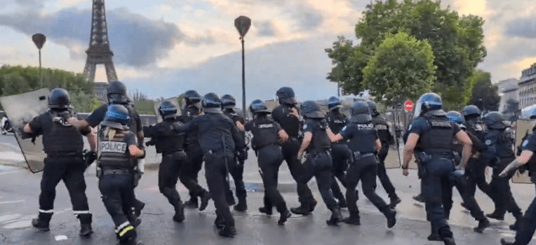 Cảnh tượng tại Paris